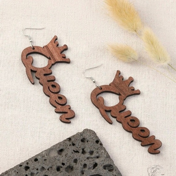 Wooden “Queen” Earrings - Picture 3 of 3